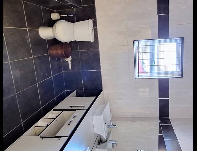 178M² BUILDING FOR SALE IN GQEBERHA CENTRAL